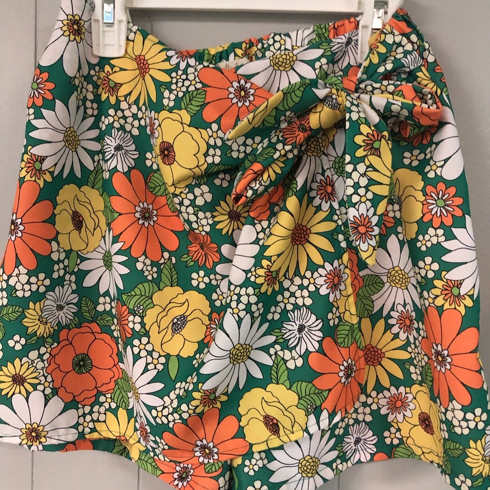 “Groovy” floral skort